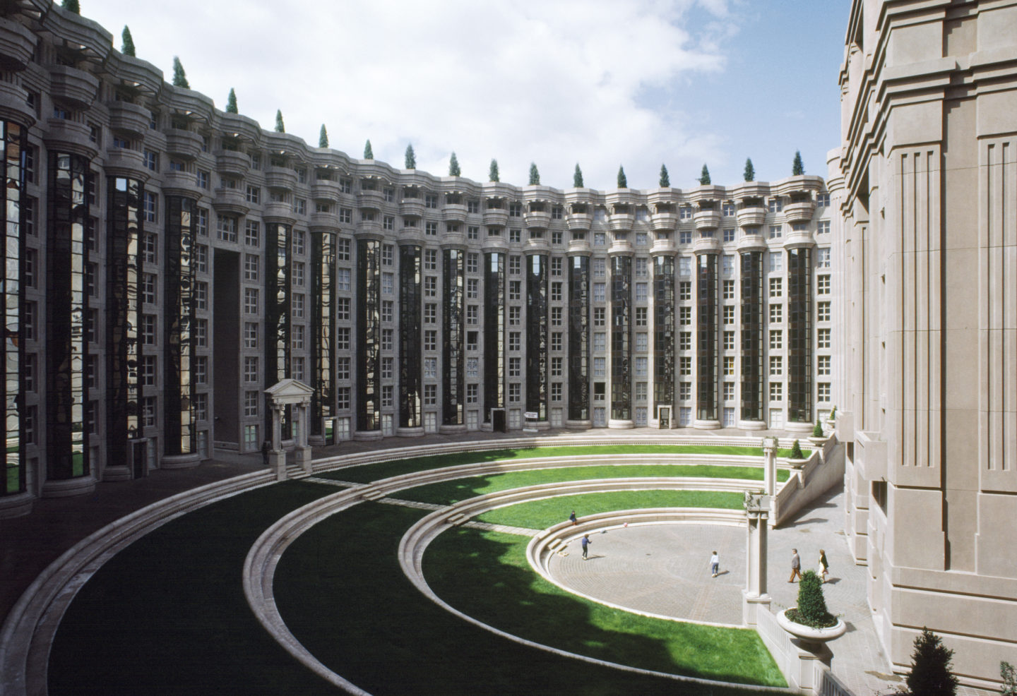 Thirty Three Years After The Construction Of His Landmark Project Les Espaces D Abraxas Ricardo Bofill Re Visits Noisy Le Grand Ricardo Bofill Taller De Arquitectura